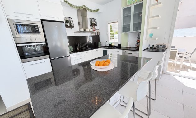 Resale - Villa -
Orihuela Costa - Mil Palmeras