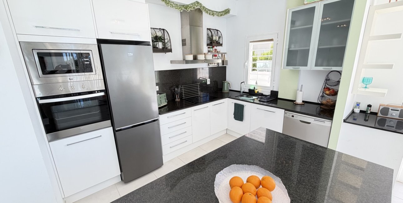 Resale - Villa -
Orihuela Costa - Mil Palmeras