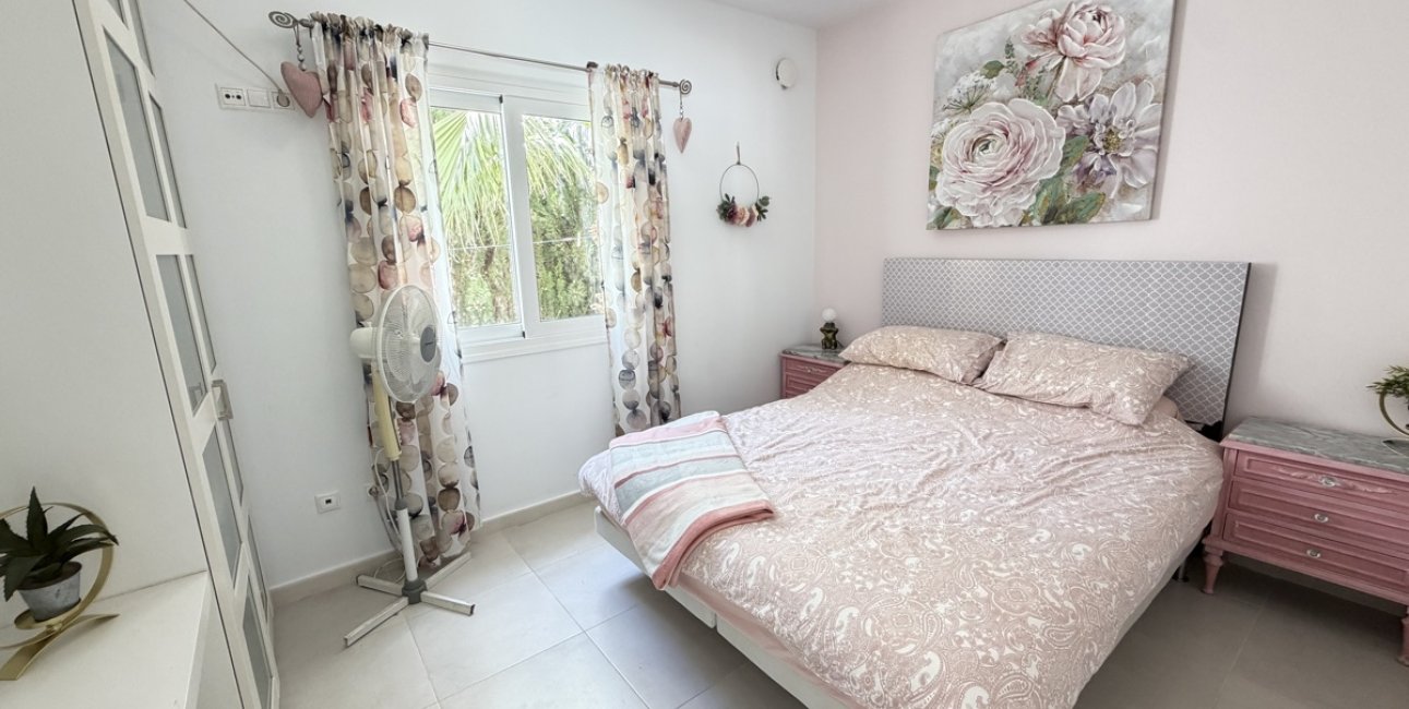 Resale - Villa -
Orihuela Costa - Mil Palmeras