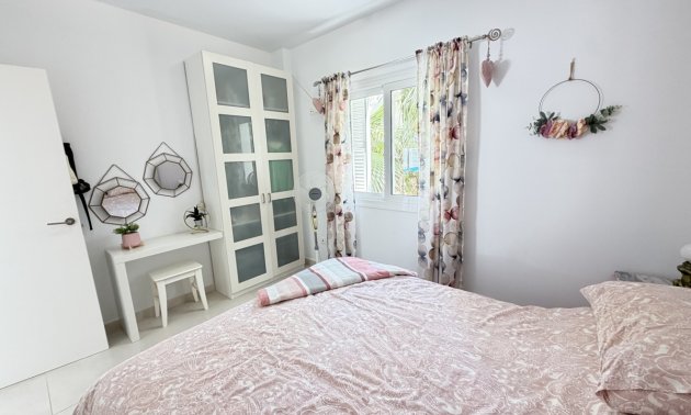 Resale - Villa -
Orihuela Costa - Mil Palmeras
