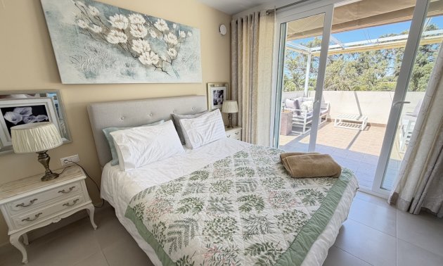Resale - Villa -
Orihuela Costa - Mil Palmeras