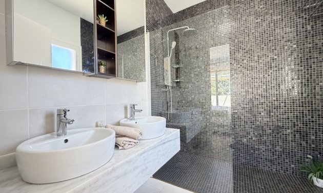 Resale - Villa -
Orihuela Costa - Mil Palmeras