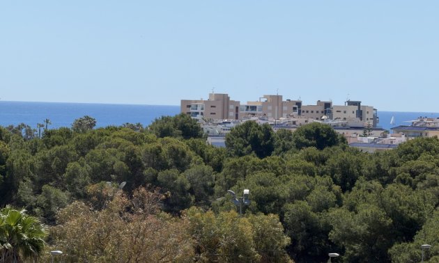 Resale - Villa -
Orihuela Costa - Mil Palmeras