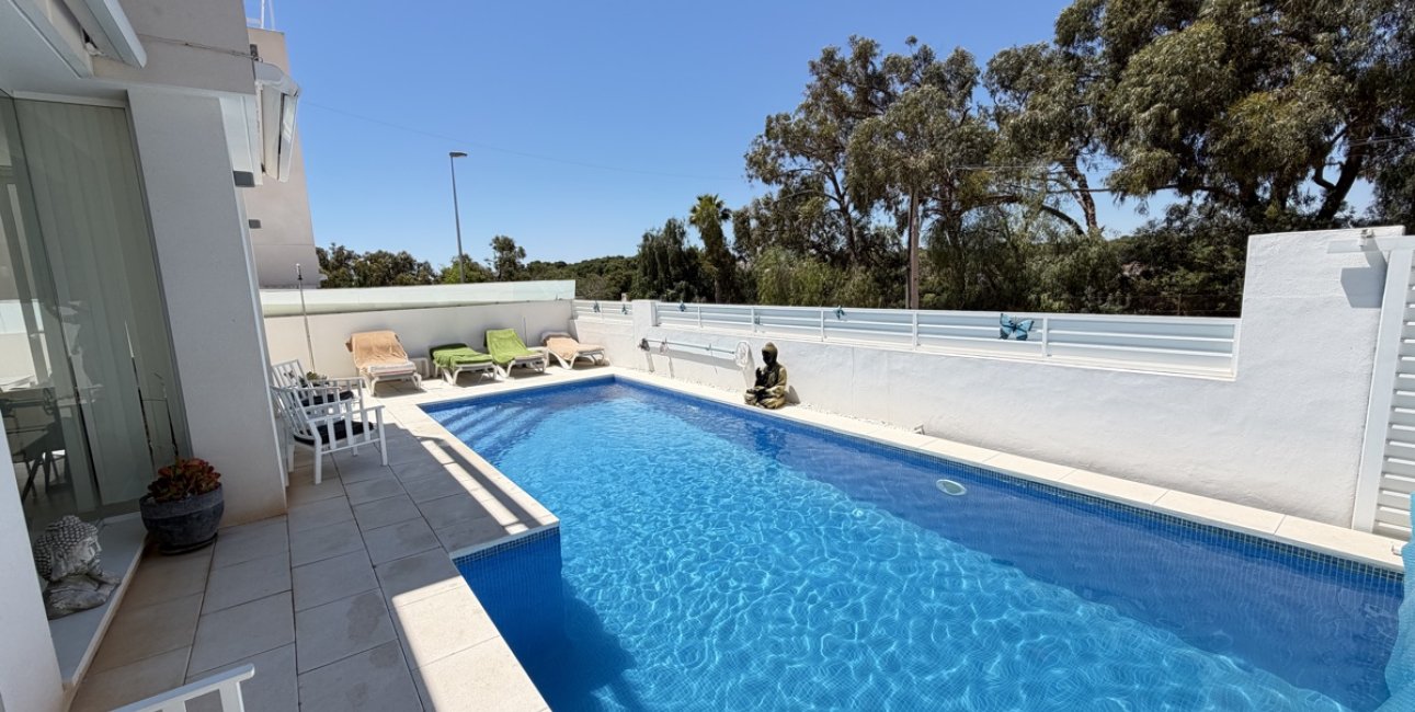 Resale - Villa -
Orihuela Costa - Mil Palmeras