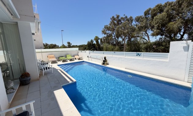 Resale - Villa -
Orihuela Costa - Mil Palmeras