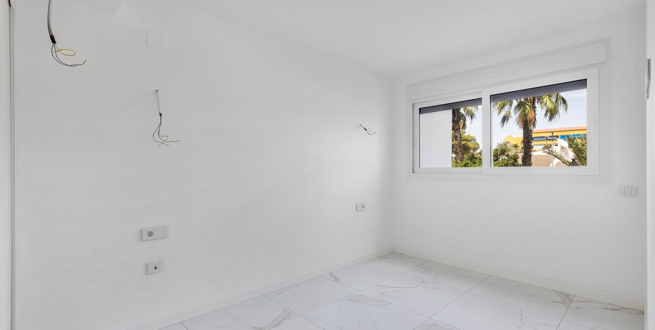 Resale - Apartment / flat -
Torrevieja - Punta prima
