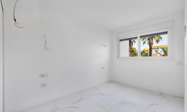 Resale - Apartment / flat -
Torrevieja - Punta prima