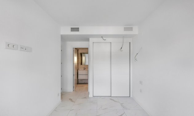 Resale - Apartment / flat -
Torrevieja - Punta prima