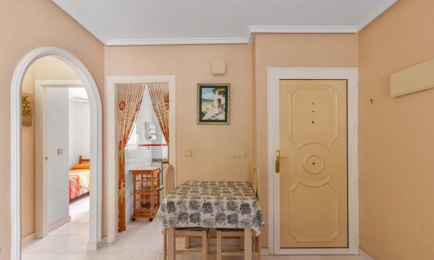 Resale - Apartment / flat -
Torrevieja - Punta prima