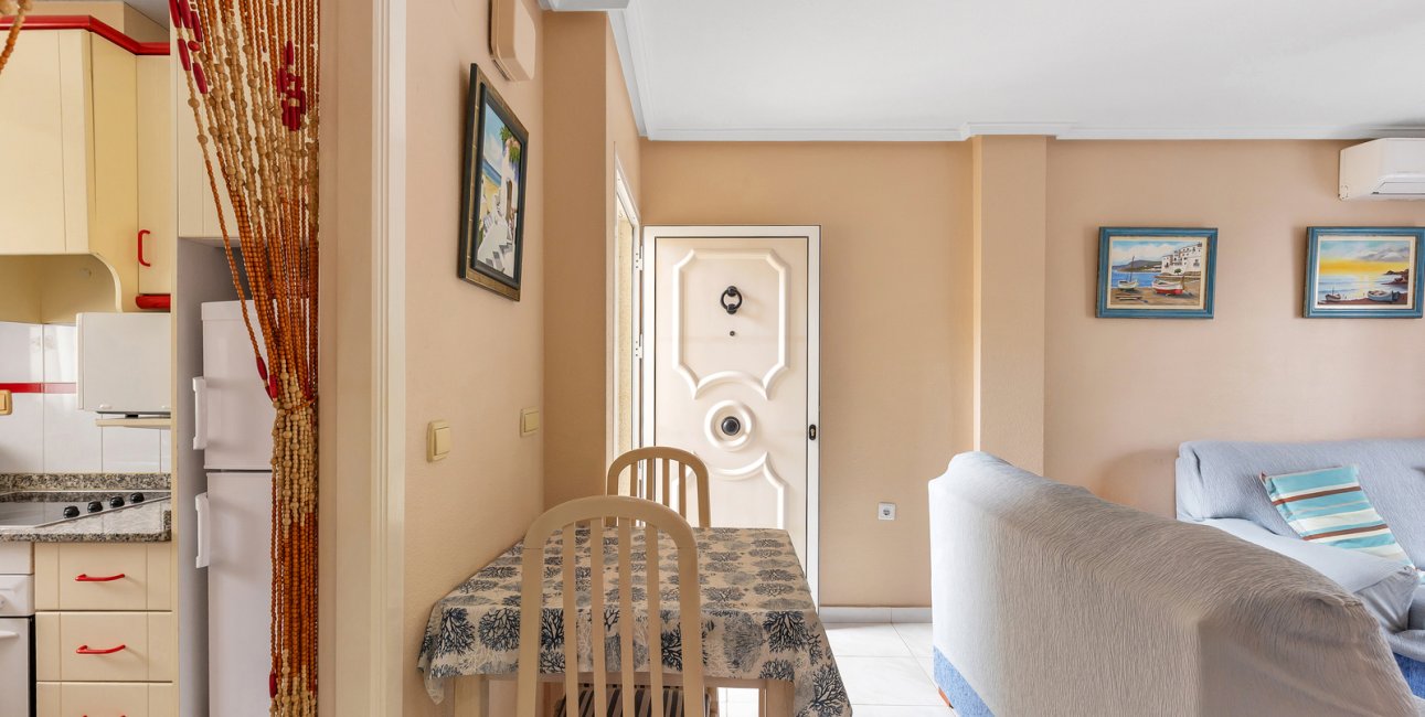 Resale - Apartment / flat -
Torrevieja - Punta prima