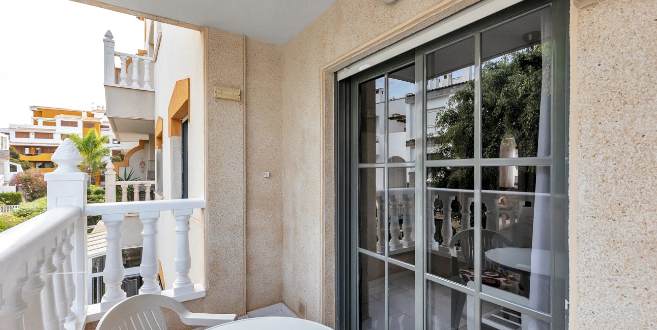 Resale - Apartment / flat -
Torrevieja - Punta prima