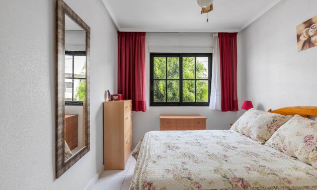 Resale - Apartment / flat -
Torrevieja - Punta prima