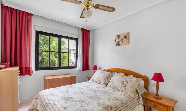 Resale - Apartment / flat -
Torrevieja - Punta prima