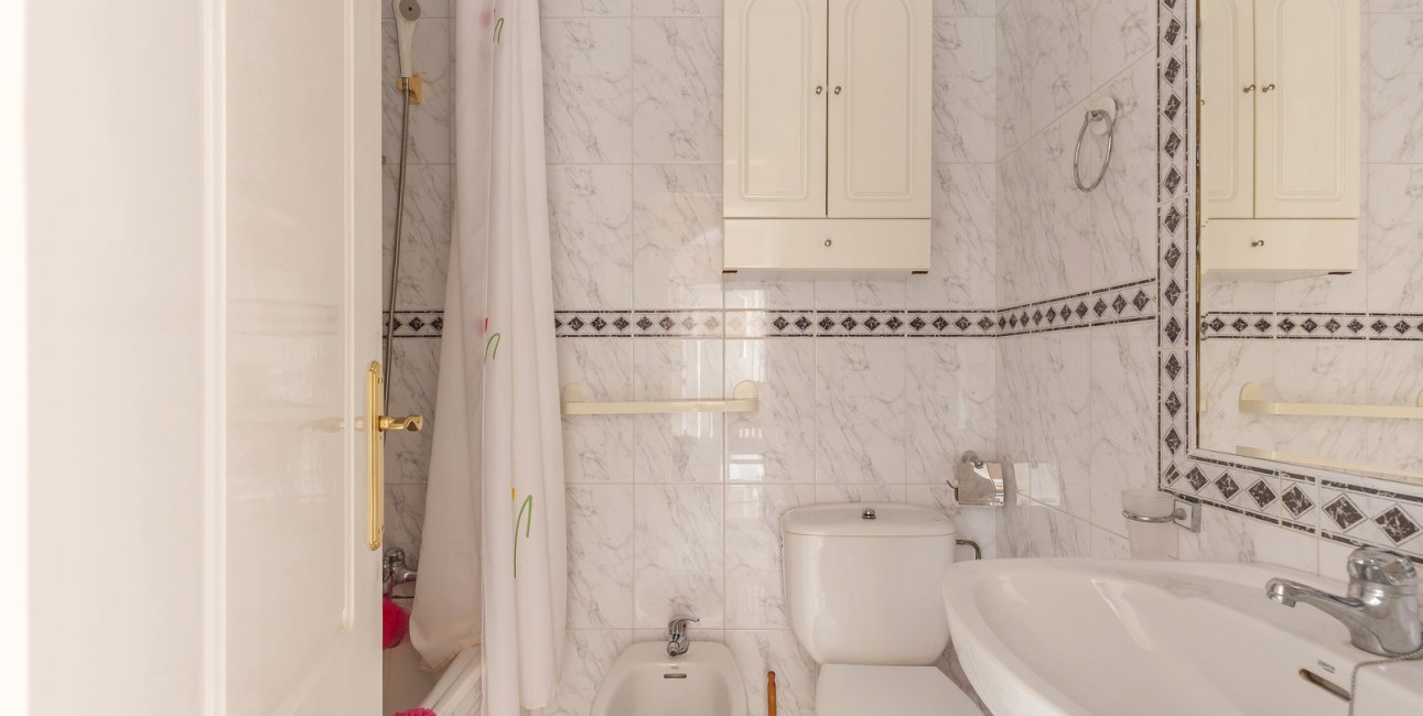 Resale - Apartment / flat -
Torrevieja - Punta prima