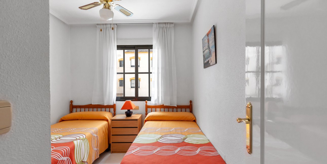 Resale - Apartment / flat -
Torrevieja - Punta prima