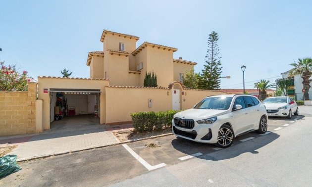 Resale - Villa -
Torrevieja - La Mata