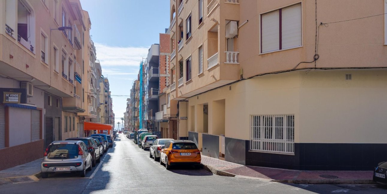 Rynek wtórny - Mieszkanie w bloku -
Torrevieja - Estacion de autobuses