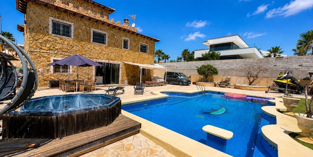 Resale - Villa -
La Marina - La Escuera
