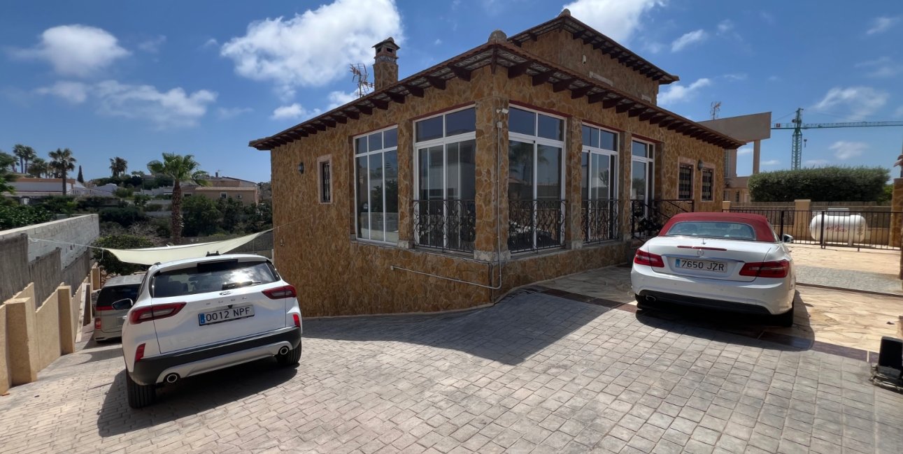 Resale - Villa -
La Marina - La Escuera