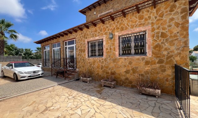 Resale - Villa -
La Marina - La Escuera