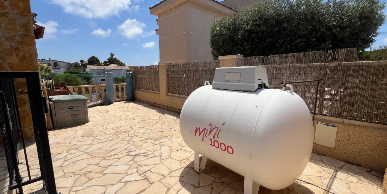 Resale - Villa -
La Marina - La Escuera