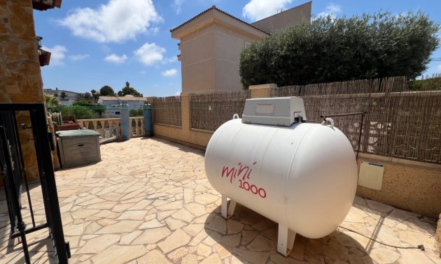 Resale - Villa -
La Marina - La Escuera