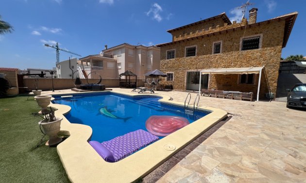 Resale - Villa -
La Marina - La Escuera