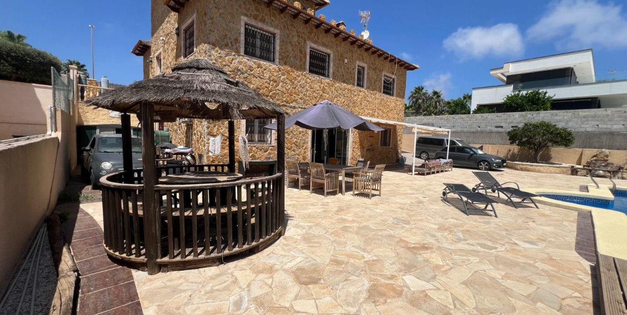 Resale - Villa -
La Marina - La Escuera