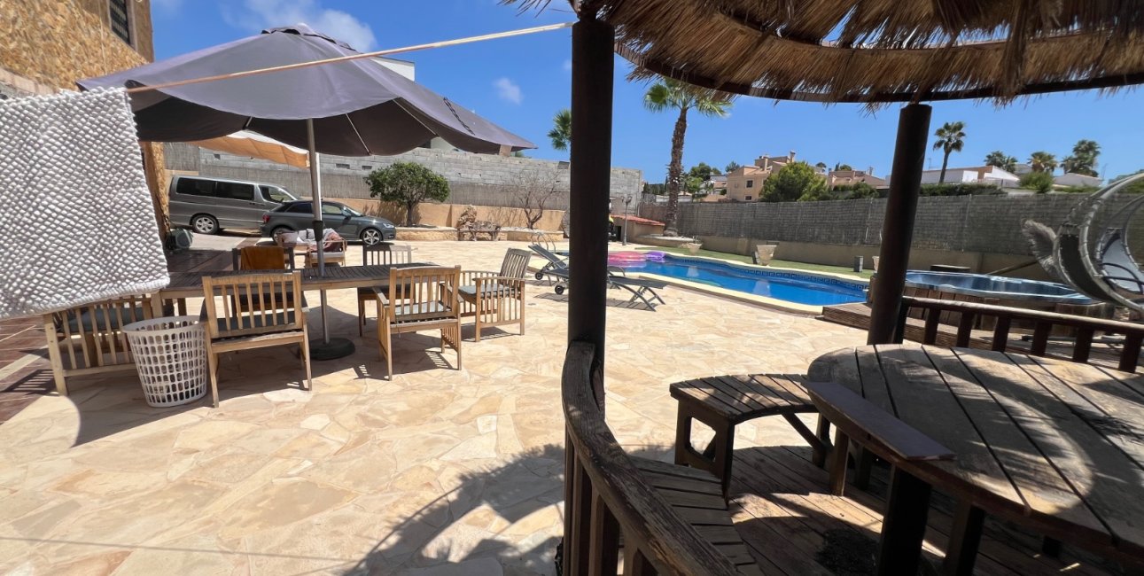 Resale - Villa -
La Marina - La Escuera