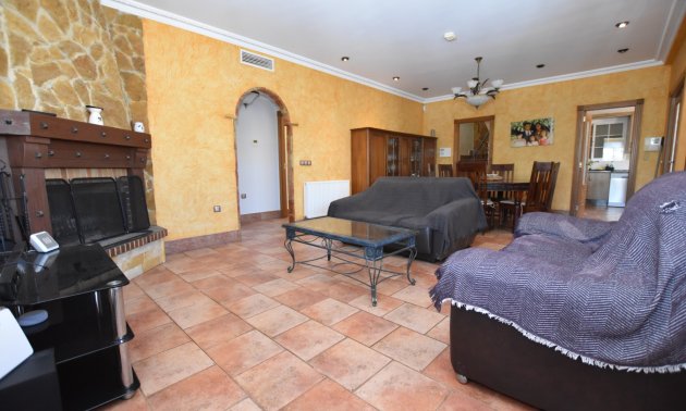 Resale - Villa -
La Marina - La Escuera