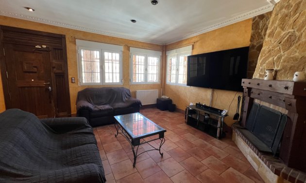 Resale - Villa -
La Marina - La Escuera