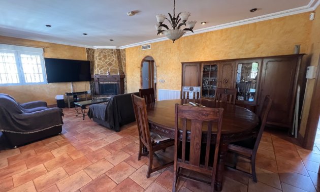 Resale - Villa -
La Marina - La Escuera