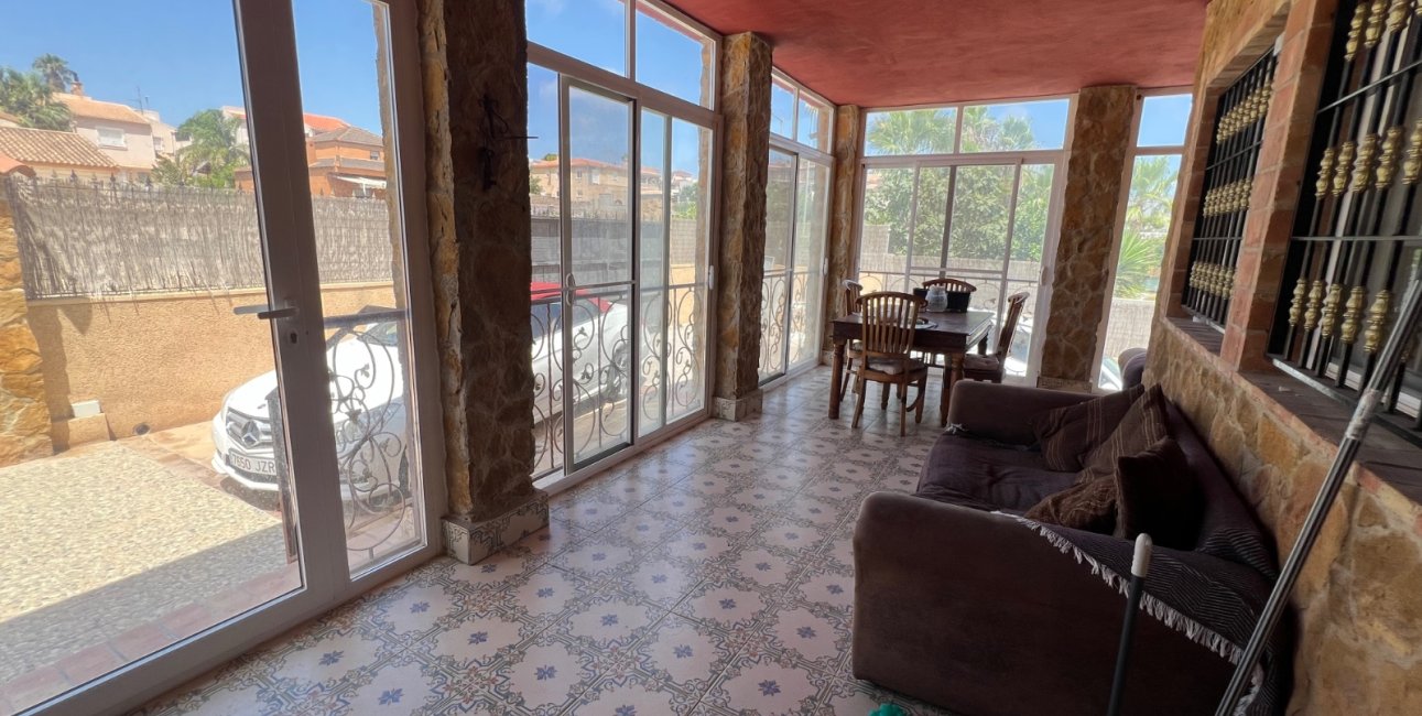 Resale - Villa -
La Marina - La Escuera
