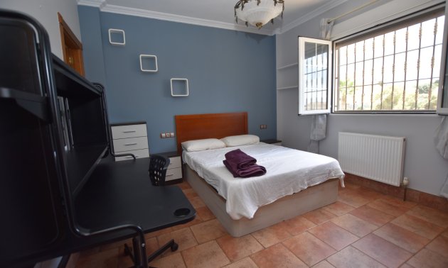 Resale - Villa -
La Marina - La Escuera