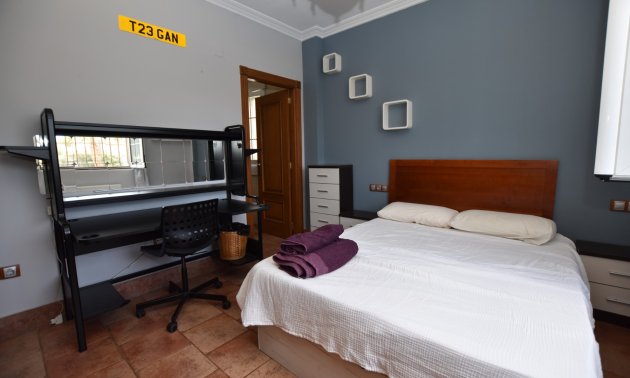 Resale - Villa -
La Marina - La Escuera