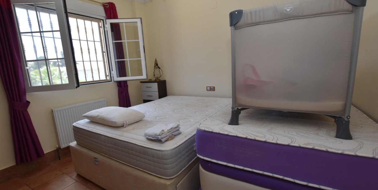 Resale - Villa -
La Marina - La Escuera