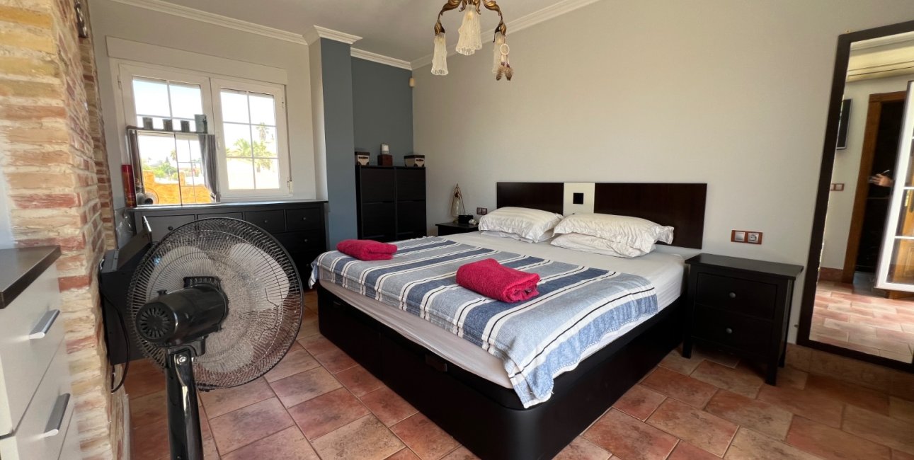 Resale - Villa -
La Marina - La Escuera