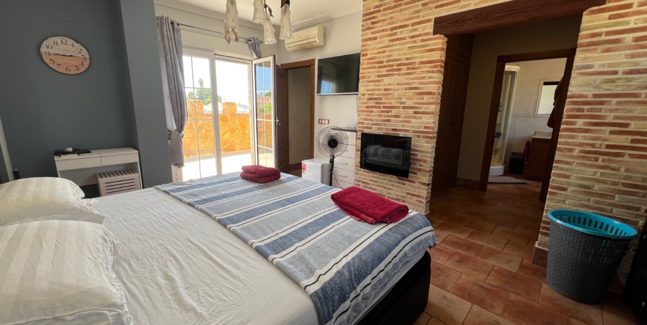 Resale - Villa -
La Marina - La Escuera