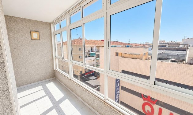 Reventa - Apartamento / piso -
Torrevieja - Estacion de autobuses