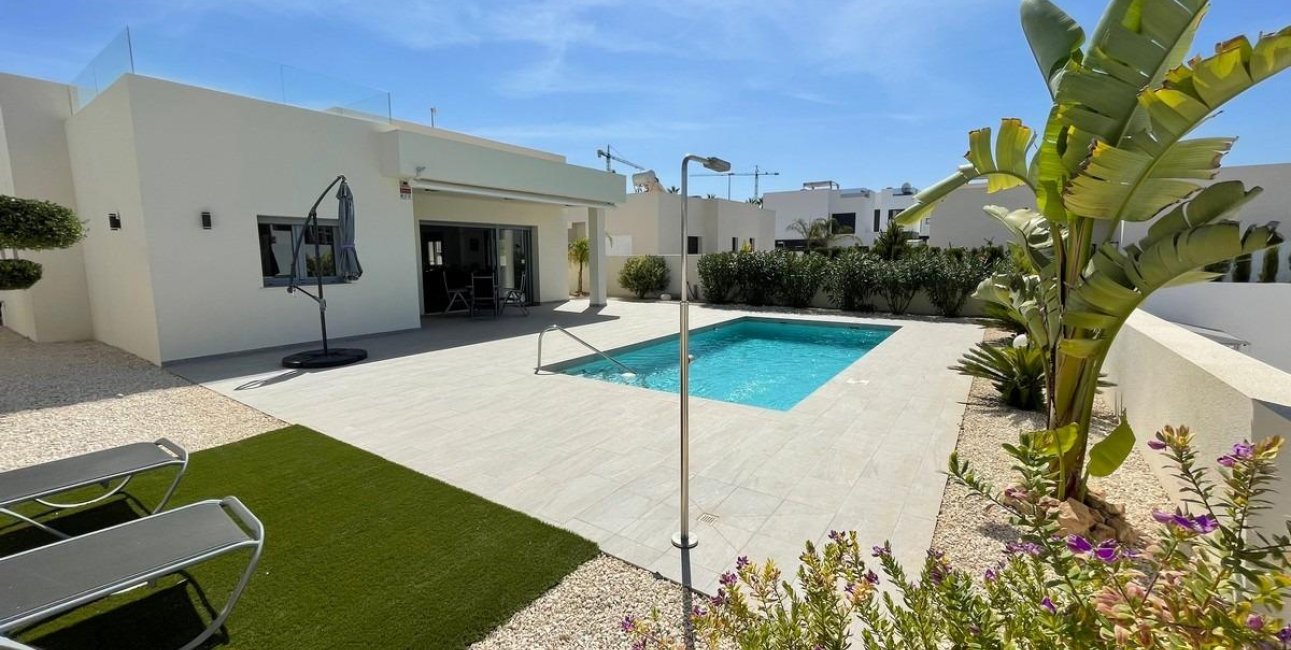 New Build - Villa -
Rafal - polideportivo