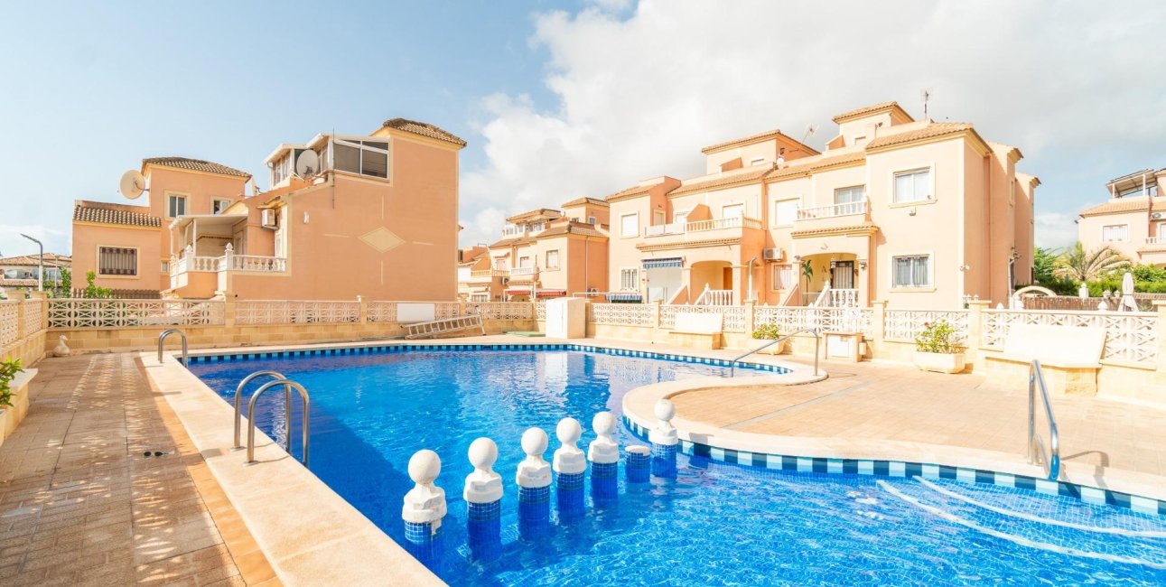 Reventa - Adosado -
Orihuela Costa - Playa Flamenca