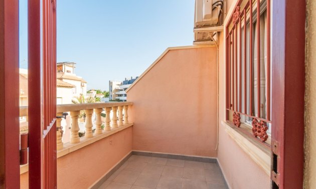 Reventa - Adosado -
Orihuela Costa - Playa Flamenca