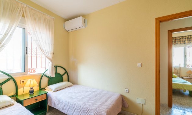 Reventa - Adosado -
Orihuela Costa - Playa Flamenca