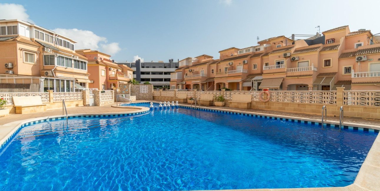 Reventa - Adosado -
Orihuela Costa - Playa Flamenca