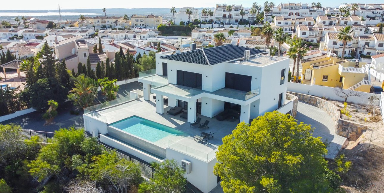 Resale - Villa -
Ciudad Quesada - Altos de Quesada