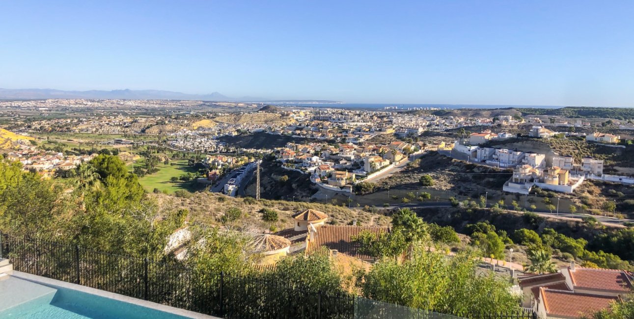Resale - Villa -
Ciudad Quesada - Altos de Quesada