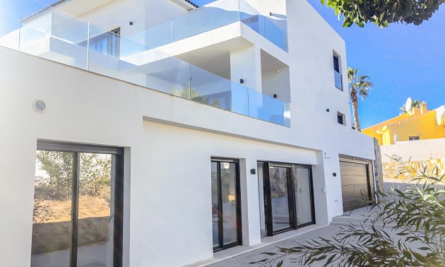 Resale - Villa -
Ciudad Quesada - Altos de Quesada