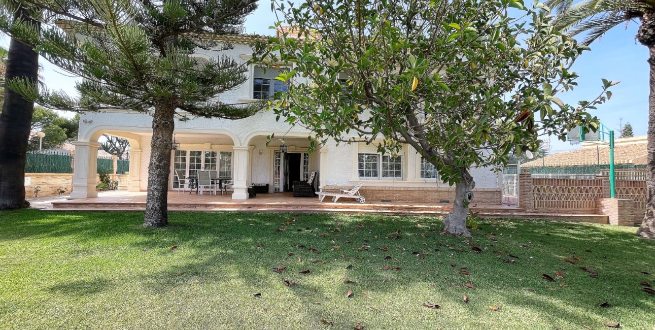 Resale - Villa -
Orihuela Costa - Cabo Roig