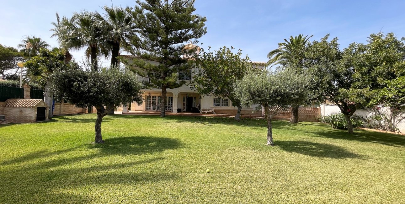 Resale - Villa -
Orihuela Costa - Cabo Roig