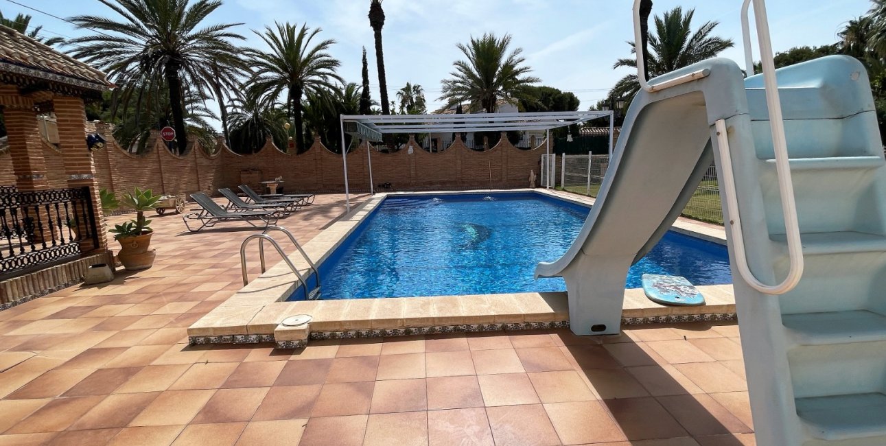 Resale - Villa -
Orihuela Costa - Cabo Roig